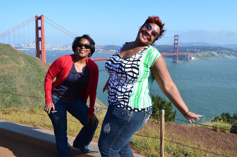 2-women-in-front-of-golden-gate-bridge