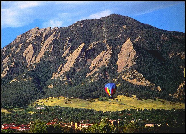 balloon-landing-in-front-of-mountains