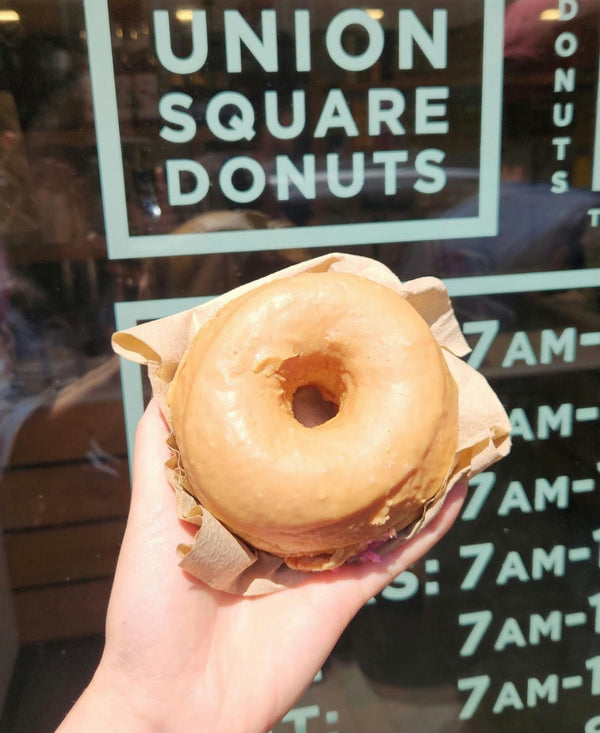 guide holding donut box