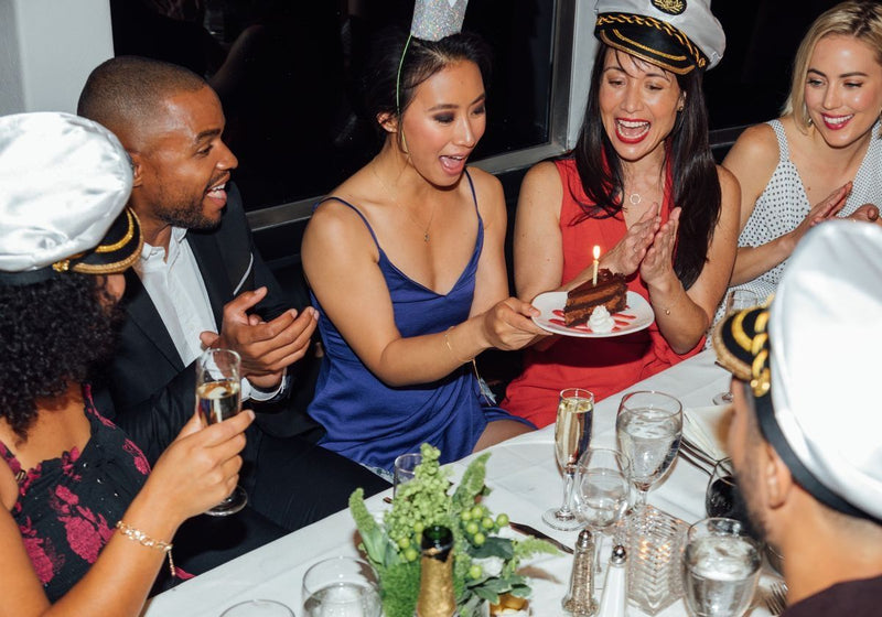 celebrating-a-birthday-on-a-san-francisco-dinner-cruise