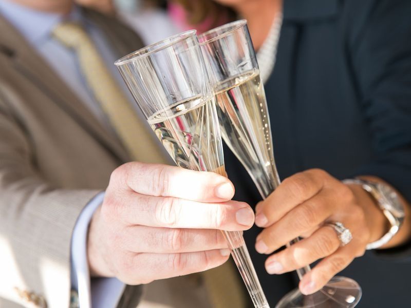 couple-cheers-champagne