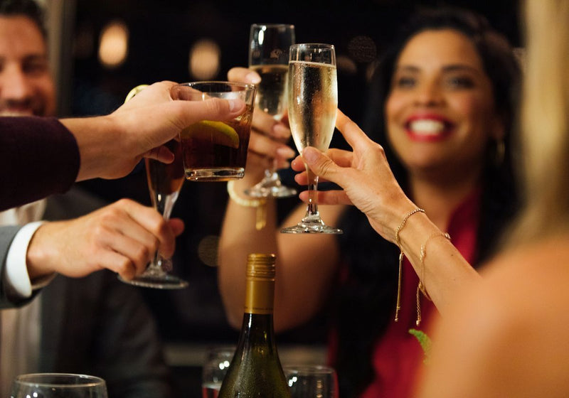 couples-toasting-champagne