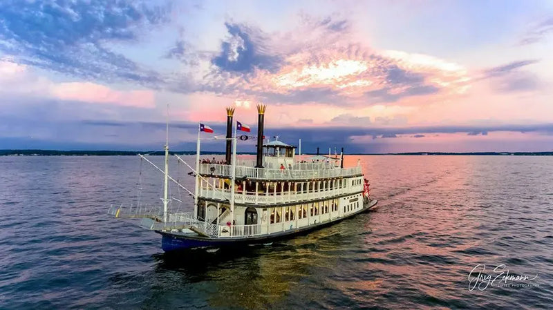 cruise-on-lake-conroe-webp