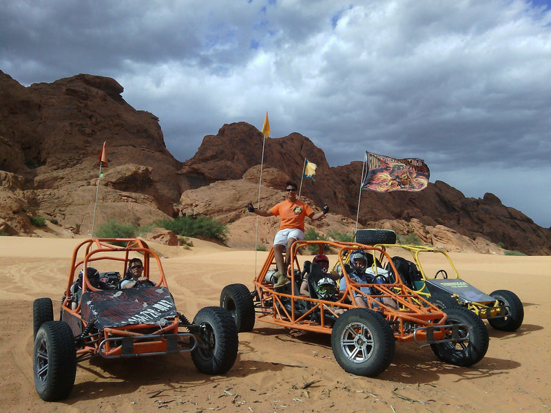dune-buggies-with-happy-people