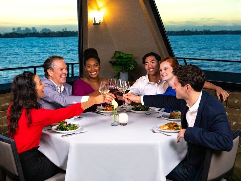 friends-cheers-on-dinner-cruise