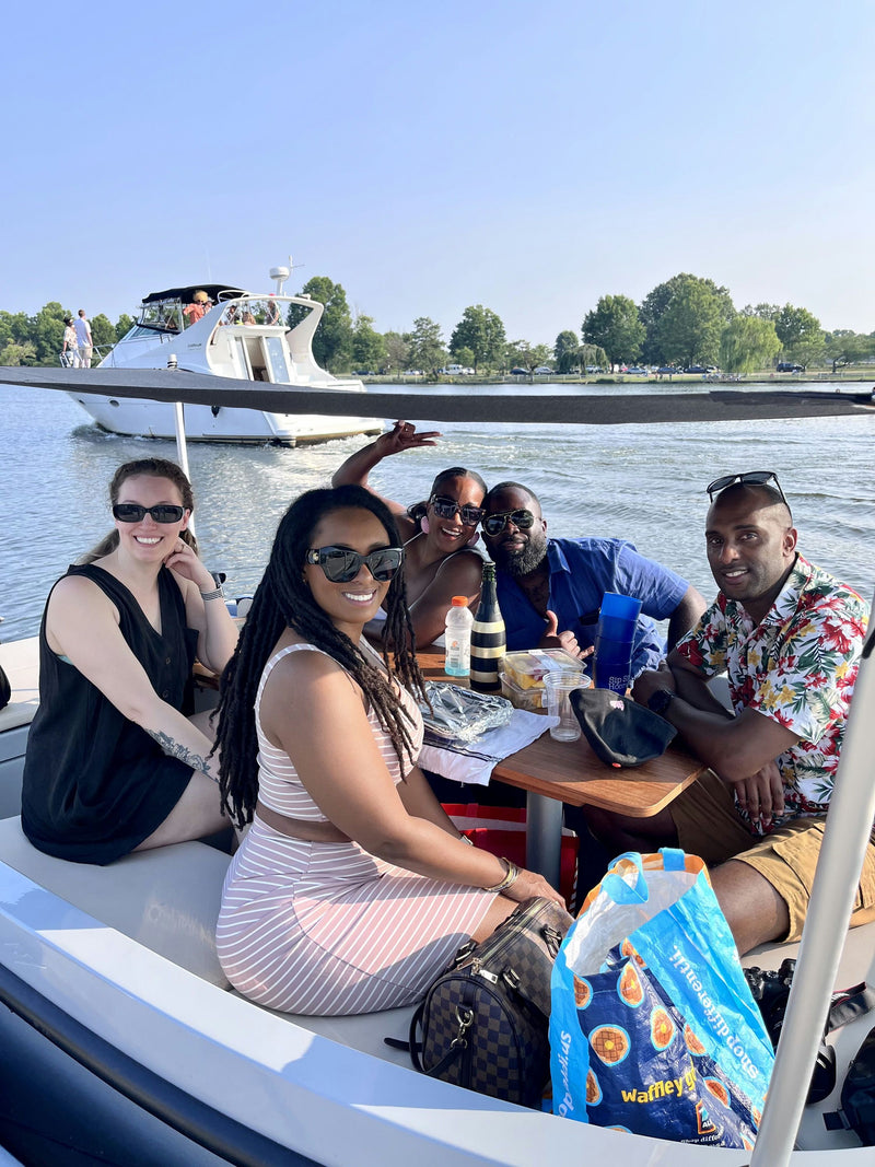 group-photo-before-boat-takes-off