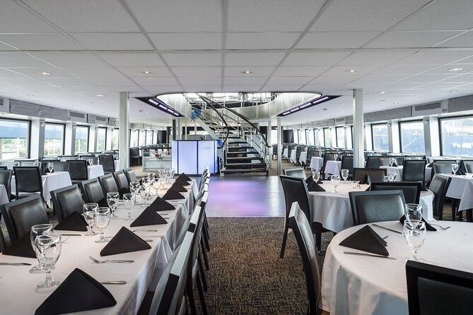 inside-dinner-cruise