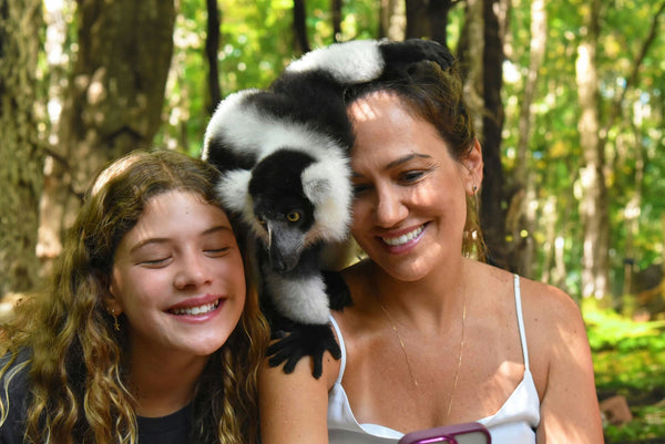 lemur encounter 2 girls.jpg