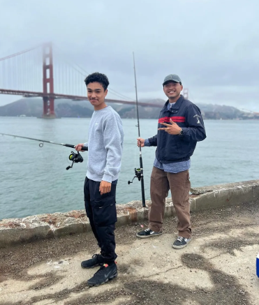 Group of people crabbing.png