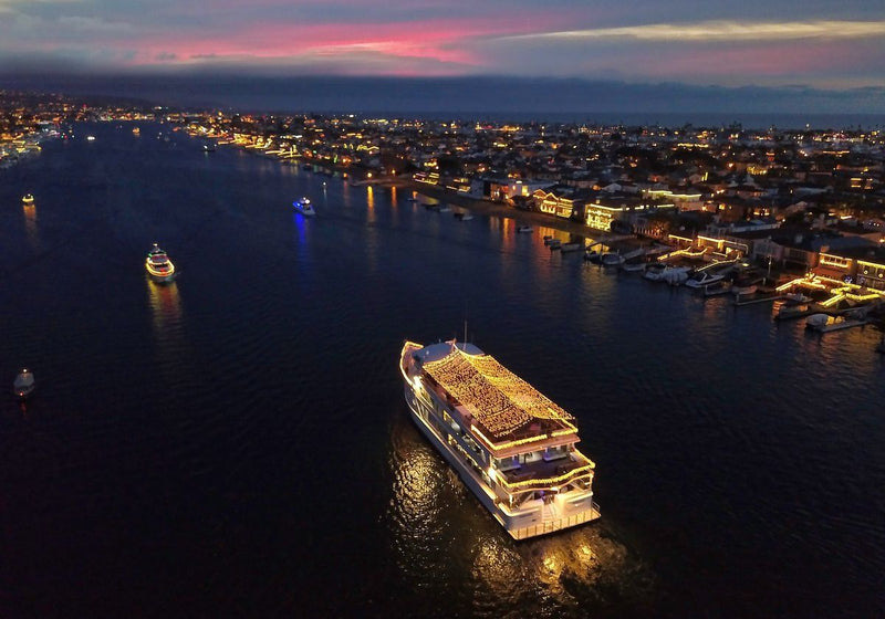 newport-beach-dinner-cruise-at-night