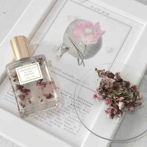 perfume-bottle-with-dried-flowers-and-frame