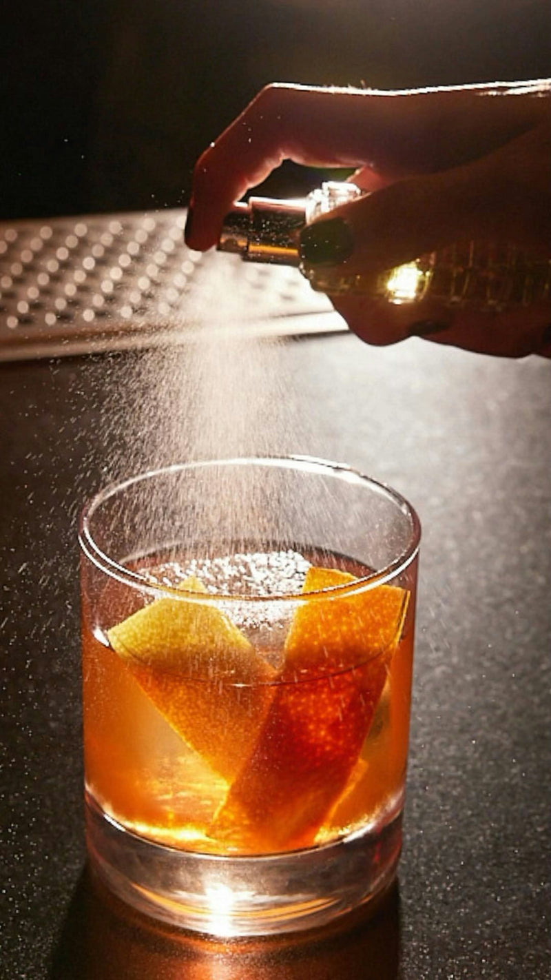 spraying-mist-into-cocktail