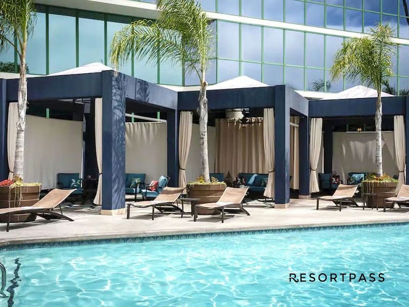 04_pool-amenities-day-pass-at-hyatt-regency-long-beach_resortpass.jpg