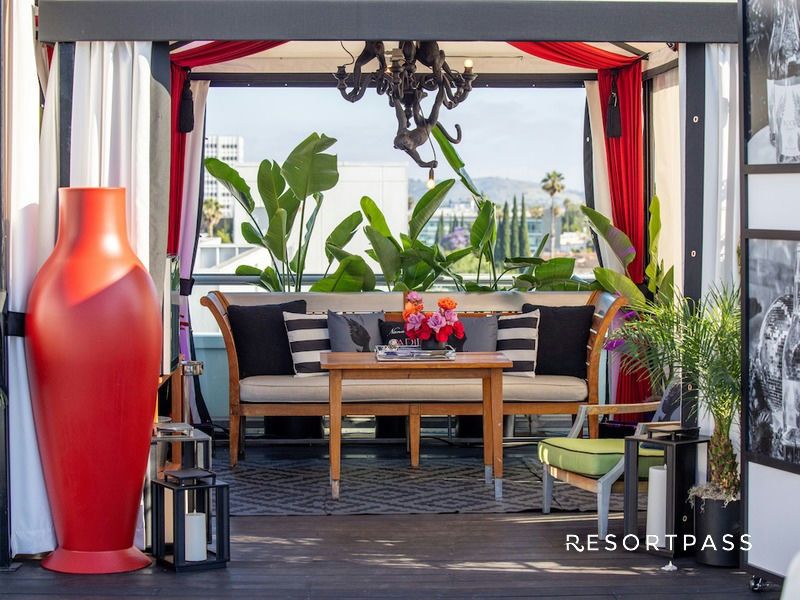 07_day-pool-pass-at-sls-beverly-hills_resortpass_white.jpg