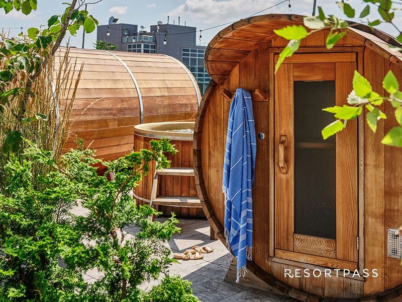 09_sauna-hot-tub-session-at-the-william-vale-brooklyn-for-2_resortpass_white.jpg