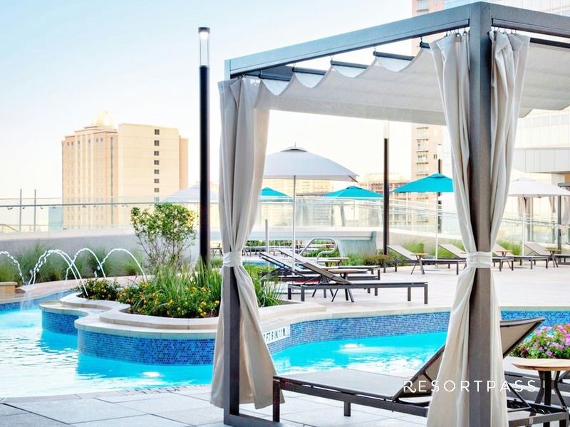 11_pool-day-pass-at-marriott-marquis-houston_resortpass_white.jpg