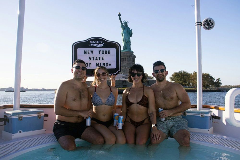 2-couples-in-hot-tub-with-drinks