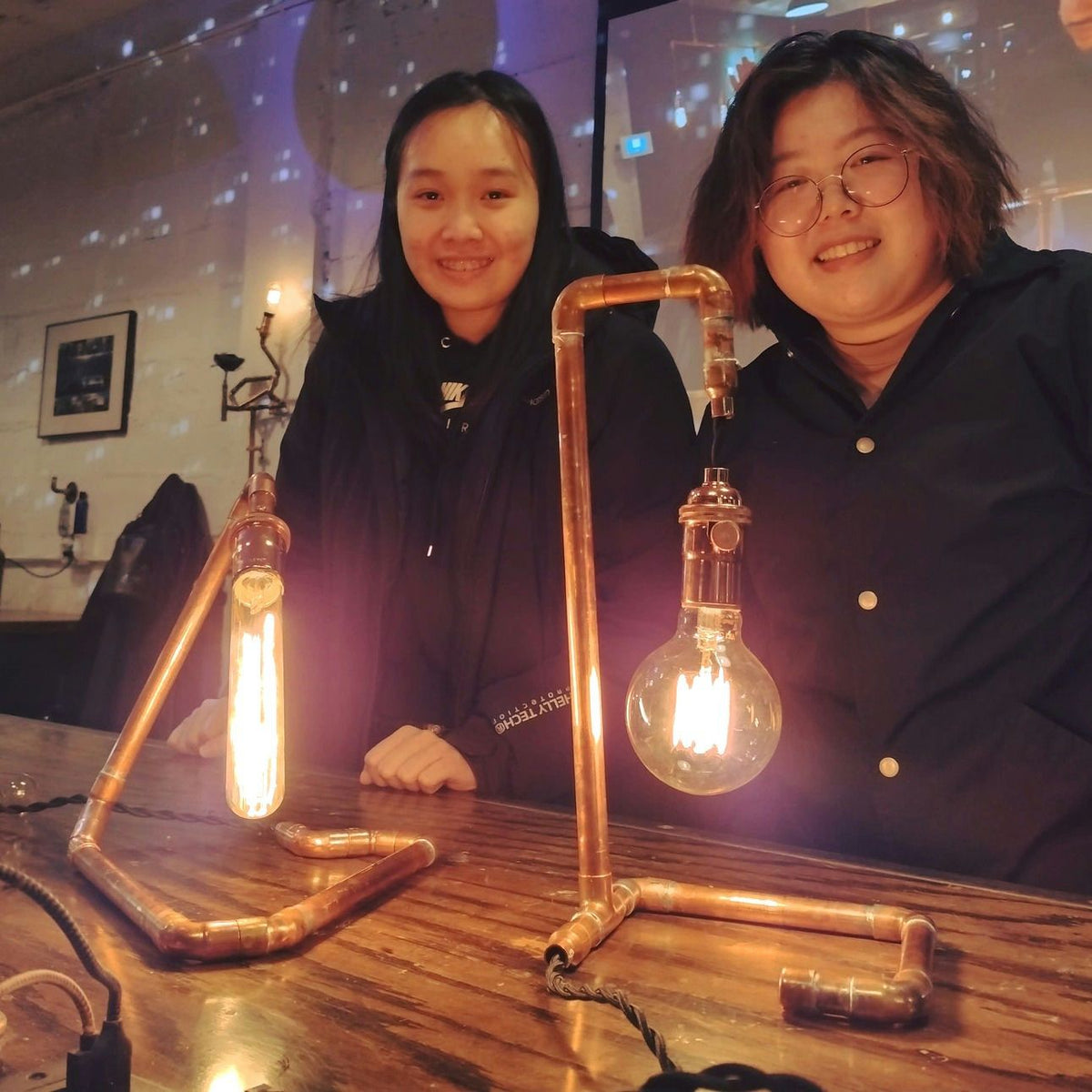 2-friends-with-2-lamps