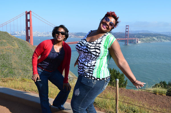 2-women-in-front-of-golden-gate-bridge