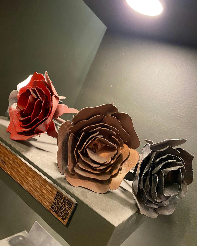 3-steel-roses