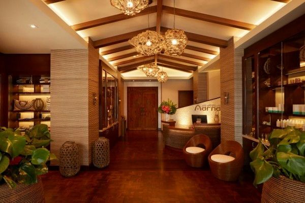 Aarna - Pool Couples wiyh bubbly.png