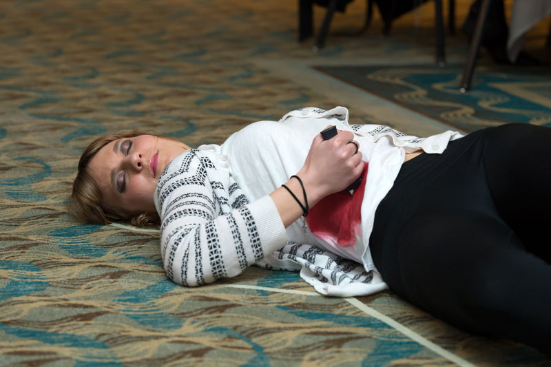 actor-stabbed-on-the-carpet