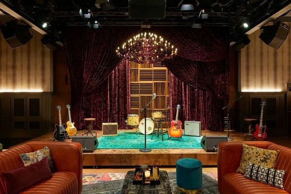 analog_stage_huttonhotel_credit-tim-williams-1-jpeg