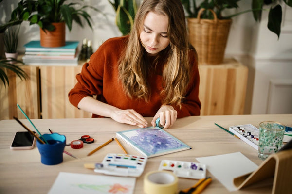 art-jamz-girl-painting-table.jpg