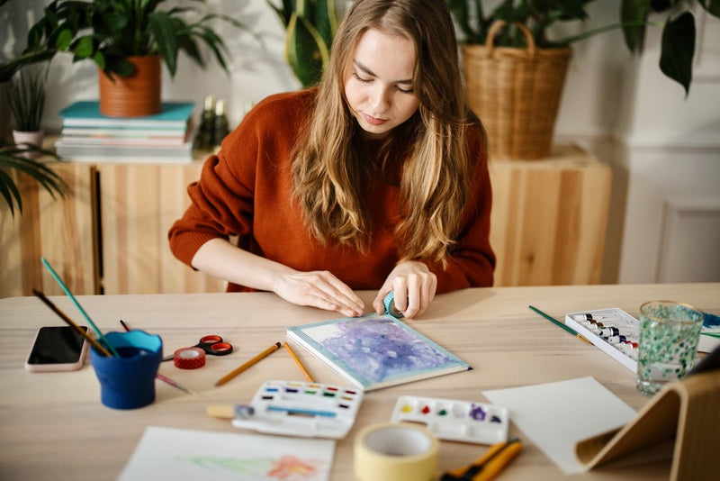 art-jamz-girl-painting-table.jpg