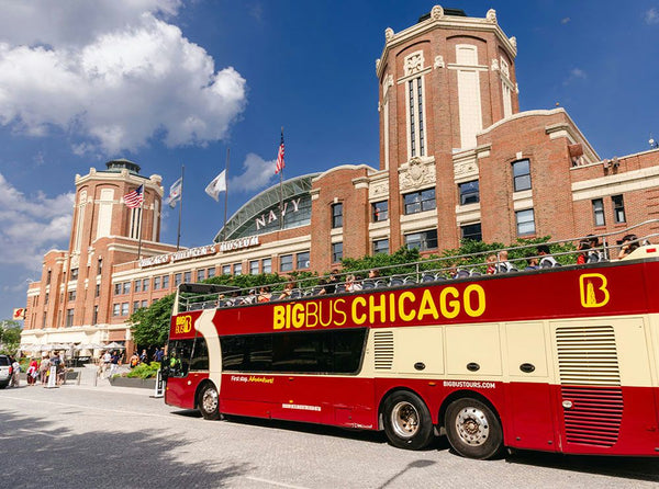 big-bus-tours-bus-at-navy-pier-in-chicago_2.jpg