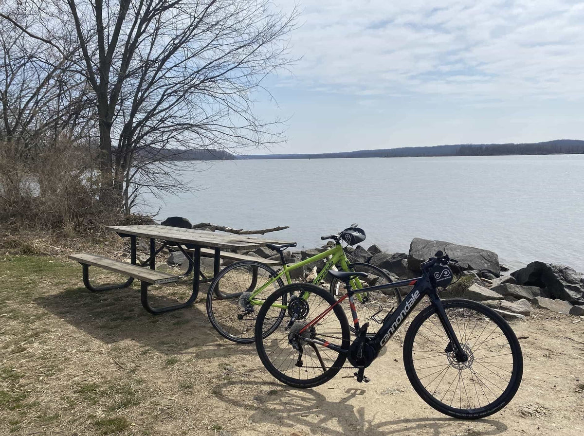 bikes-in-front-of-the-potomac