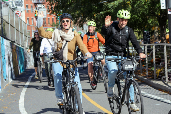 posing with brooklyn bridge and bikes