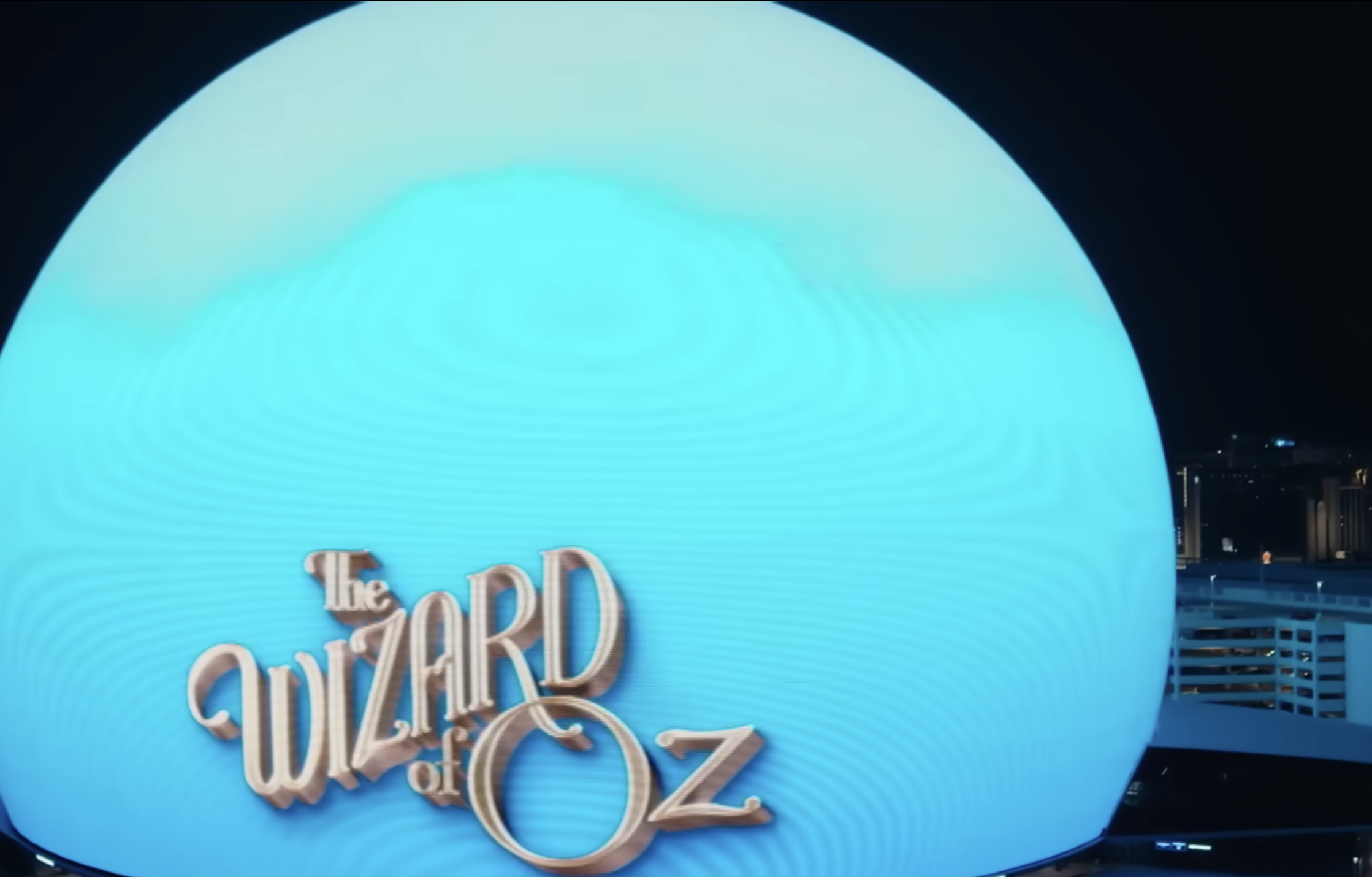 The Wizard of Oz リンゴ　Sphere LasVegas The Wizard of Oz takes over the Sphere - YouTube