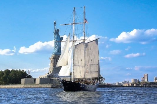 boat-near-statue of liberty