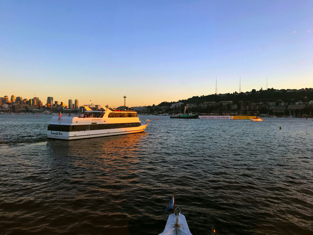 boat-sailing-at-sunset