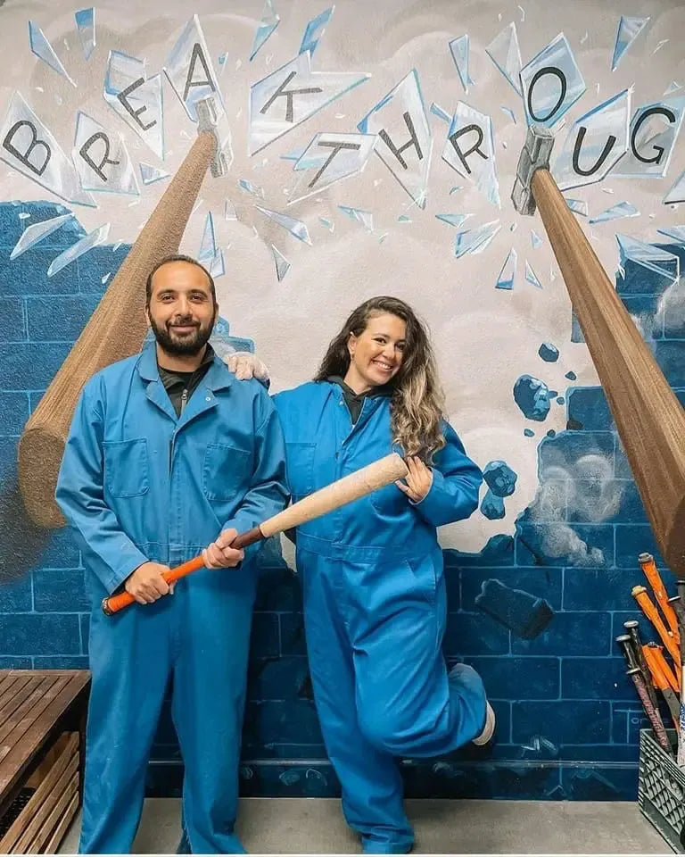 breakthrough-smash-room-phoenix-couple-smash-pose-mural.webp
