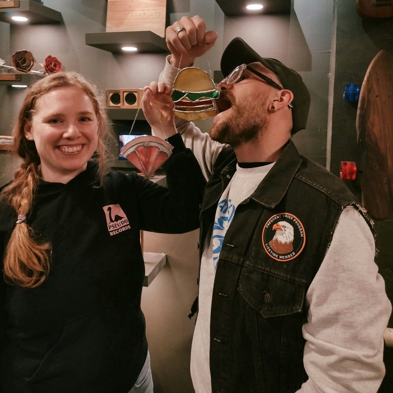 burger-glass-couple