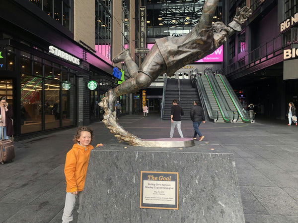 child-with-statue