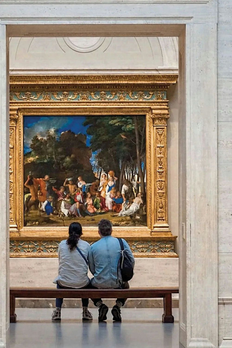 couple-admiring-art