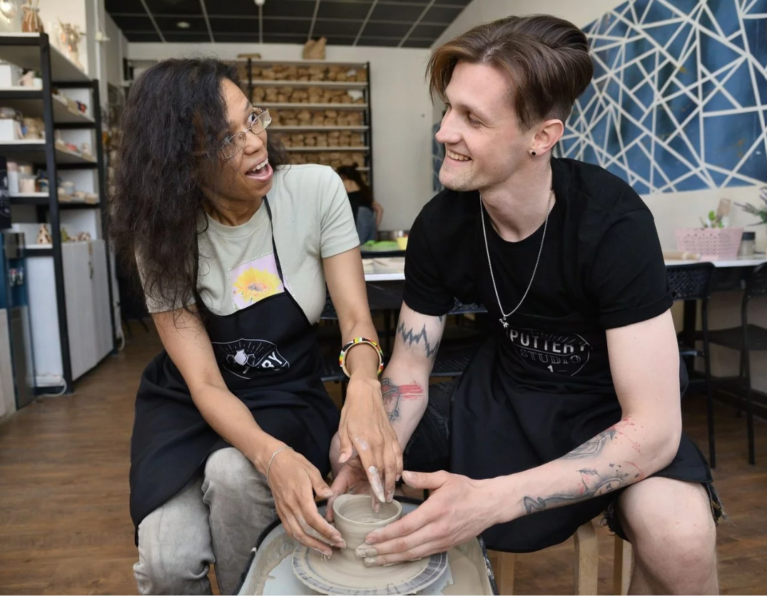 couple-at-the-pottery-wheel