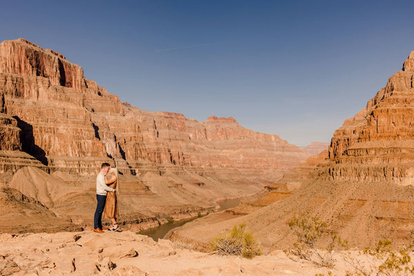 couple-in-grand-canyon