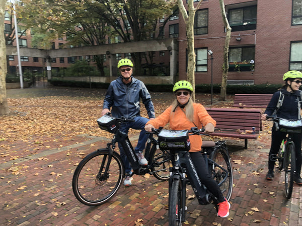 couple-on-bikes