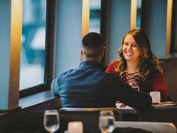 couple-on-dinner-cruise-by-window