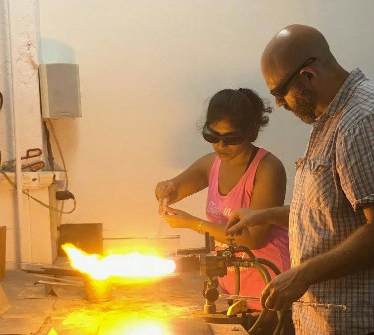 couple-shaping-glass