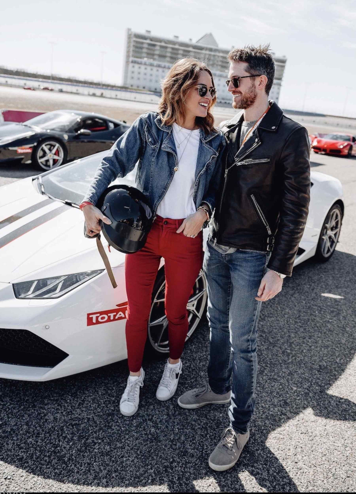 couple-with-lambo