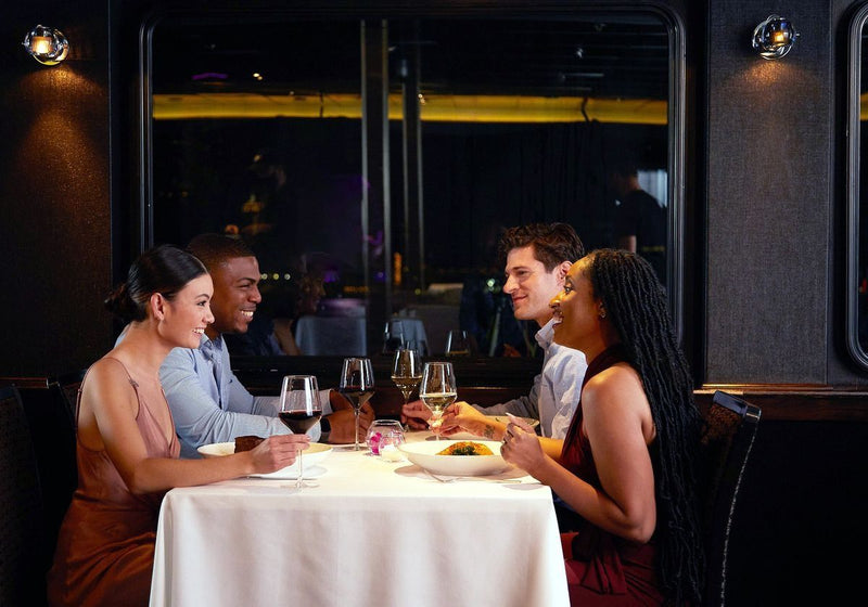 couples-dining-on-a-dinner-cruise-from-new-jersey
