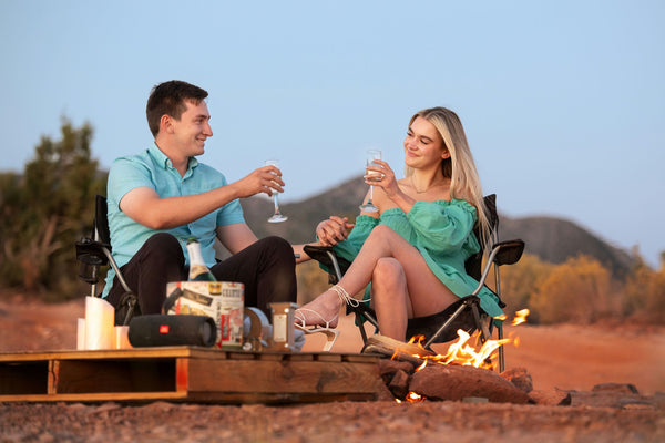 couples-outdoor-picnic