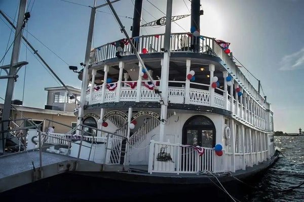 cruise close up with decor