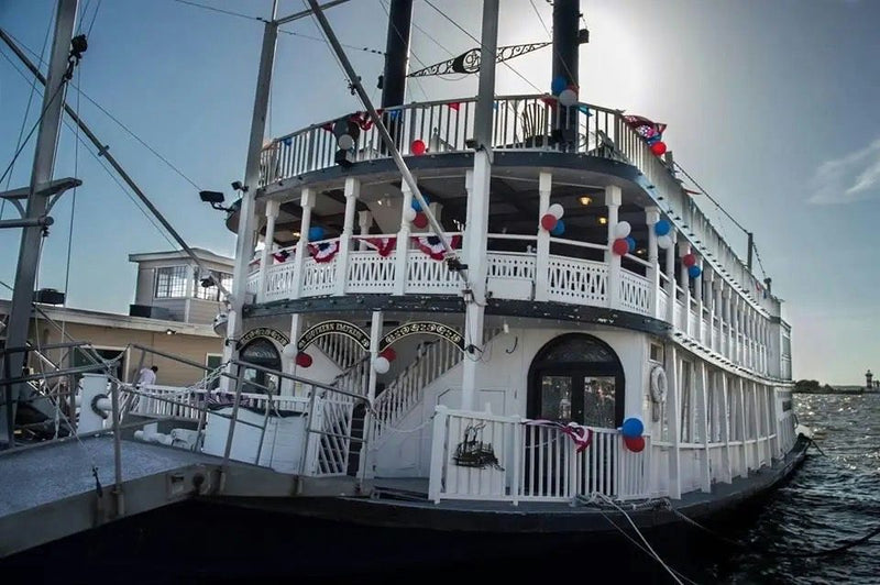 cruise close up with decor