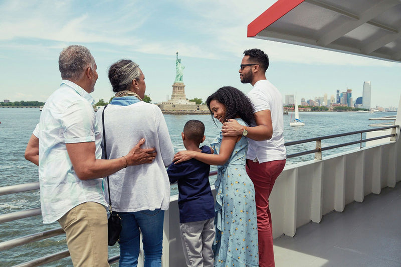cruise-near-statue-of-liberty